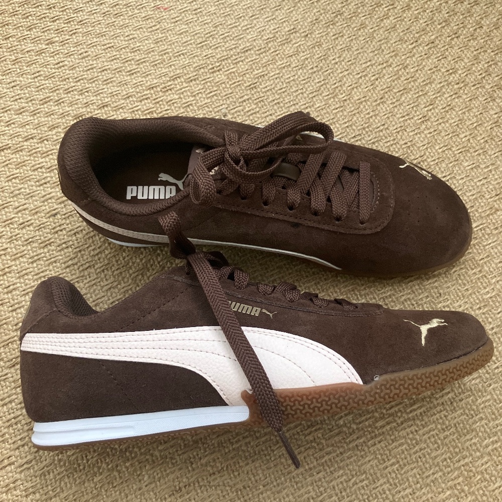 NWOT / BRAND NEW PUMA chocolate brown and light pink low profile sneakers size 7